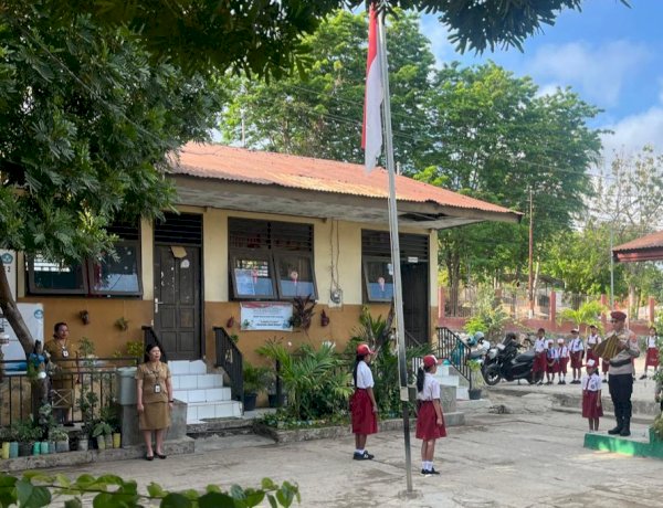 Polisi Edukasi Siswa SD Oetona dan Bakunase II, Ajarkan Berani Jaga Diri dan Bijak Gunakan Gadget