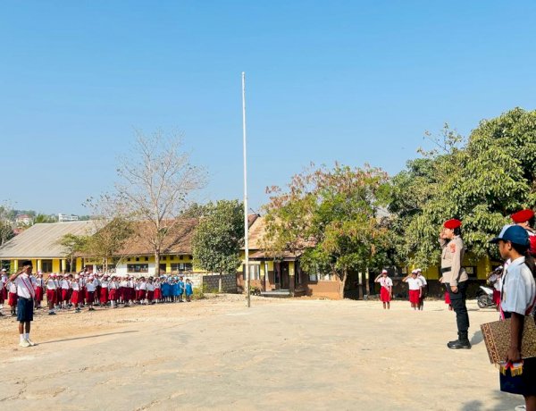Polisi Pimpin Upacara di Sekolah Kristen Tunas Mandiri Kupang, Polda NTT Ajak Pelajar Hentikan Perundungan