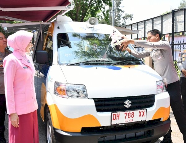 Polda NTT Terima Bantuan Mobil Perpustakaan Keliling dari Bank Mandiri, Dukung Literasi Masyarakat
