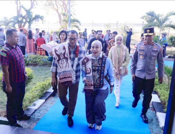 Kalemdiklat Polri Komjen Pol. Rudi Darmoko dan Kapolda NTT Irjen Pol. Reza Arief Dewanto Tiba di Kupang