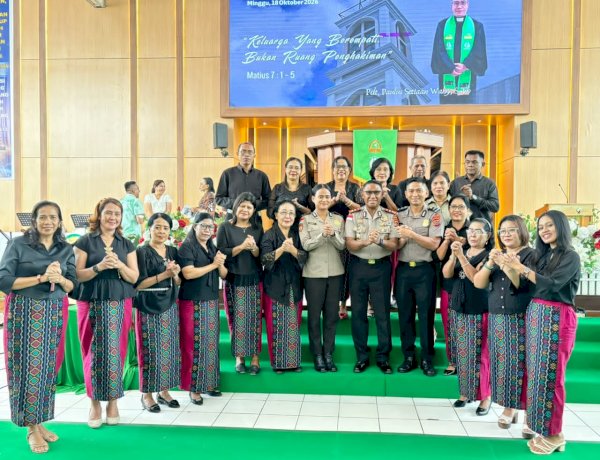 Minggu Kasih di Gereja Koinonia Kupang, Polda NTT Pererat Silaturahmi dan Bangun Kedekatan dengan Jemaat