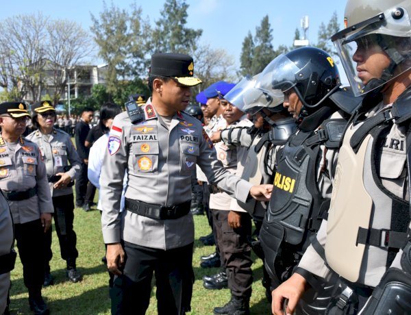 Wakapolda NTT Brigjen Pol. Faizal Bersama Irwasda dan PJU Cek Kesiapan Anggota dan Peralatan Operasional dalam Apel Siaga Kamtibmas