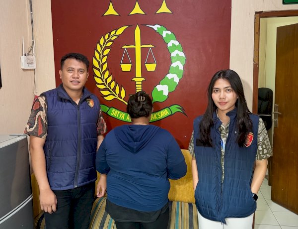 Ditreskrimsus Polda NTT Serahkan Dua Tersangka Kasus Dugaan Fidusia ke Kejari Kota Kupang, Kerugian Capai Rp41 Juta