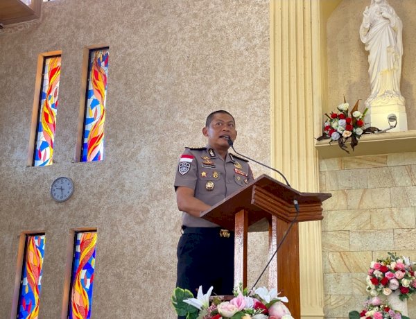 Minggu Kasih di Gereja Santo Fransiskus Asisi Kolhua, Kabid TIK Polda NTT Sampaikan Pesan Kamtibmas dan Program Kapolri