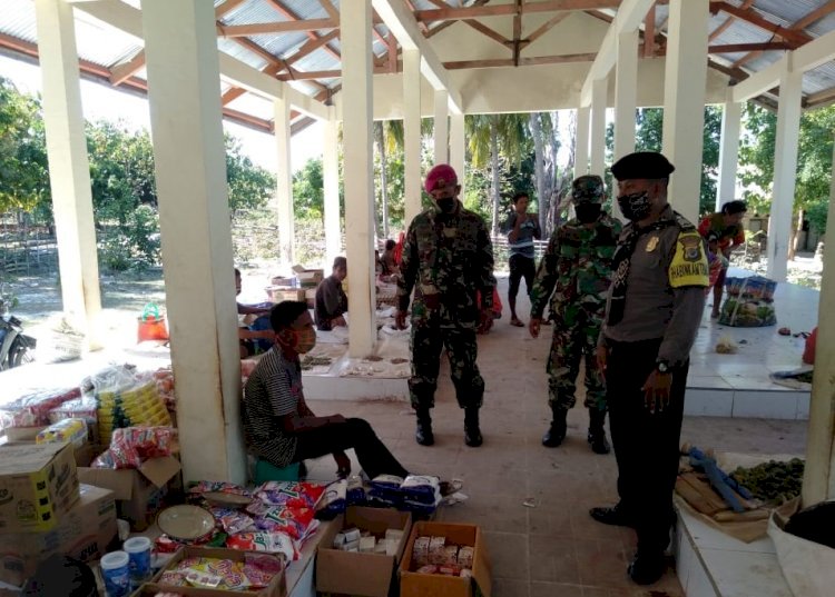 Sinergitas TNI – Polri Rote Ndao Cegah Penyebaran Covid – 19 Di Ujung Terselatan NKRI