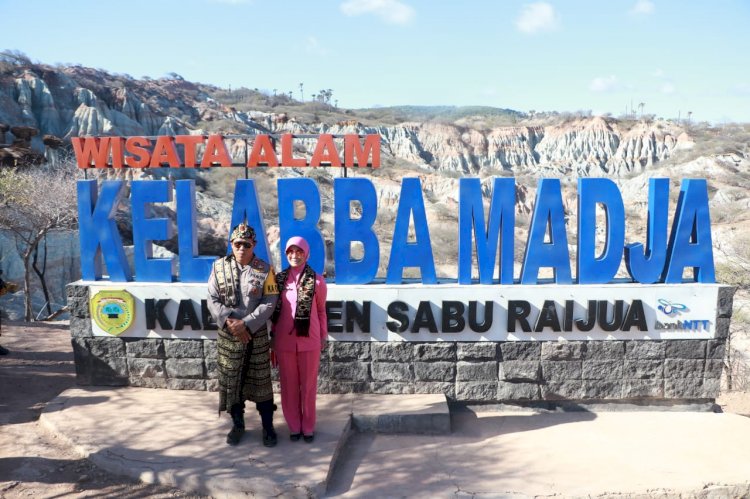 Di Sabu Raijua, Kapolda NTT kunjungi Destinasi Pariwisata Kalabba Madja dan Kampung Adat Namata