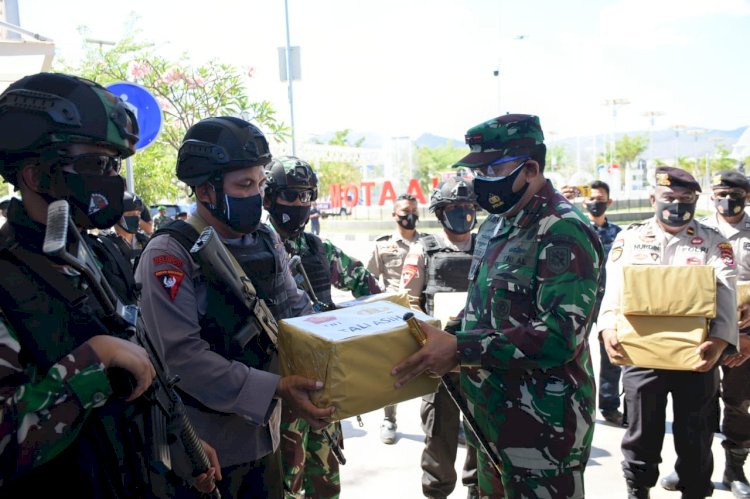 HUT TNI ke 75, Kapolda NTT dan Pejabat TNI NTT Kunjungi Perbatasan RI-RDTL