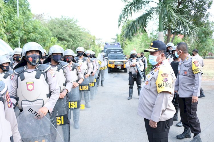 Wakapolda NTT Cek Personil Pengamanan Unras di DPRD Provinsi NTT