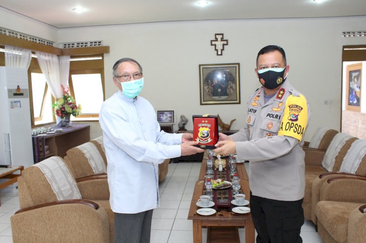 Jalin Silaturahmi dengan Tokoh Agama, Kapolda NTT Kunjungi Uskup Agung Kupang