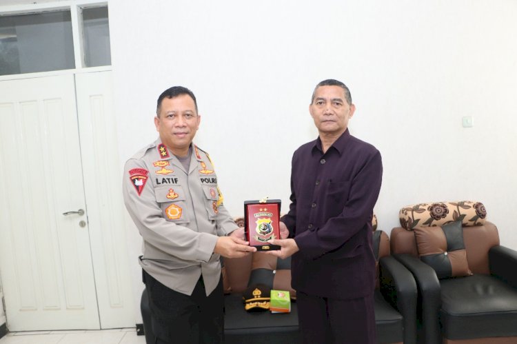 Tingkatkan Kerja Sama, Kapolda NTT Silaturahmi Dengan Rektor Universitas Muhamadyah Kupang