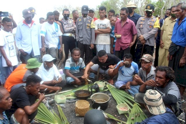 Polres Flotim Lakukan Pengamanan Ritual Adat Penyelesaian Sengketa Tanah di Kecamatan Tanjung Bunga