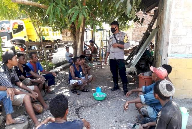 Demi Terciptanya Situasi Aman Kondusif, Bripda Antonius D.R. Kelen Sambang Ke Dusun Waikewak Sampaikan Pesan Kamtibmas