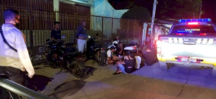 Sat Sabhara Polres Kupang Kota Bubarkan Pemuda yang Tidak Patuhi Protokol Kesehatan Saat Laksanakan Patroli