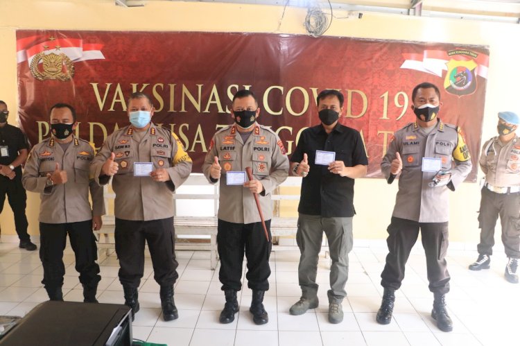 Kapolda NTT Jalani Vaksinasi Sinovac Tahap II di RS Bhayangkara Titus Uly Kupang