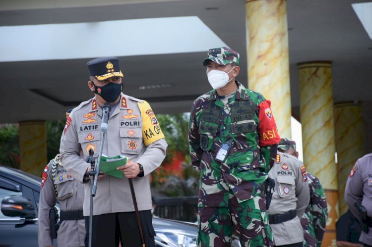 Kapolda NTT didampingi Danbrigif 21/Komodo Pimpin Apel Persiapan Pengamanan Kunjungan Presiden RI di Sumba Tengah
