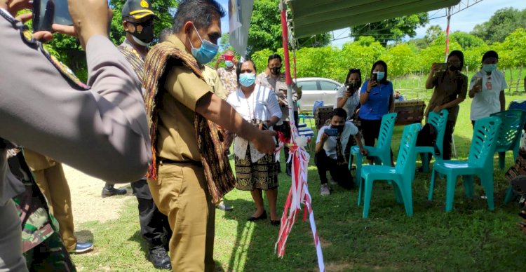Kapolres dan Plh. Bupati Sabu Raijua Launching Kampung Tangguh di Desa Raemedia