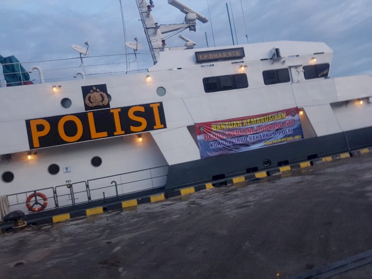 Tim Pusdokkes Polri, Brimobda Bali dan Kapal Baharkam Polri Tiba di NTT Untuk Bantu Korban Bencana Alam