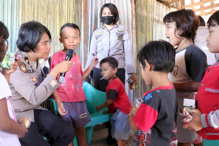 Polwan Polda NTT berikan Pelayanan Trauma Healing Bagi Anak-Anak Korban Bencana