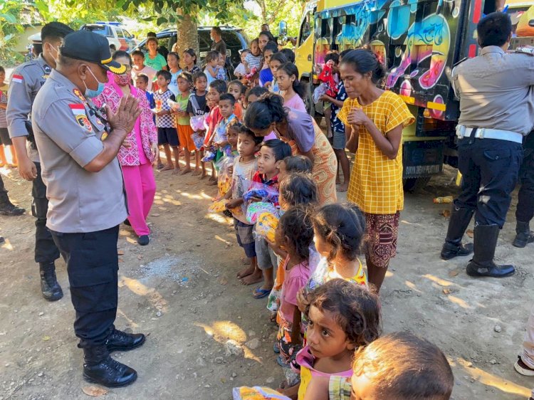 Polres Malaka Beri Pelayanan Trauma Healing dan Salurkan Bantuan Kepada Korban Bencan di Malaka Timur