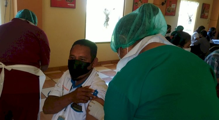 Di Hari Bhayangkara ke-75, Polres Ngada Gelar Vaksinasi Presisi Masal di Bajawa