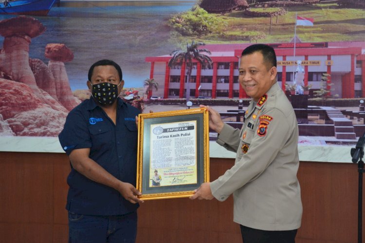 Kapolda NTT Berikan Apresiasi dan Penghargaan kepada Penulis “Terima Kasih Polisi” di Kolom Tapaleuk