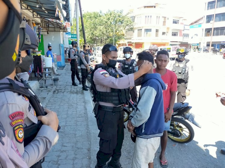 Perkuat PPKM Mikro di Kota Kupang, Ditsamapta Polda NTT Giatkan Patroli Beri Imbauan