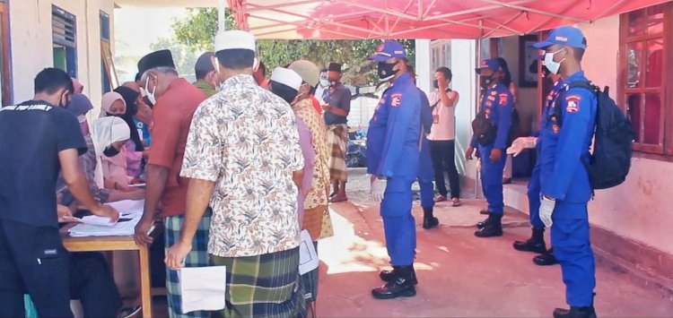 Upaya Percepatan Vaksinasi Nasional, Ditpolairud Polda NTT Gelar Vaksinasi Massal Untuk Warga Masyarakat Pulau Komodo