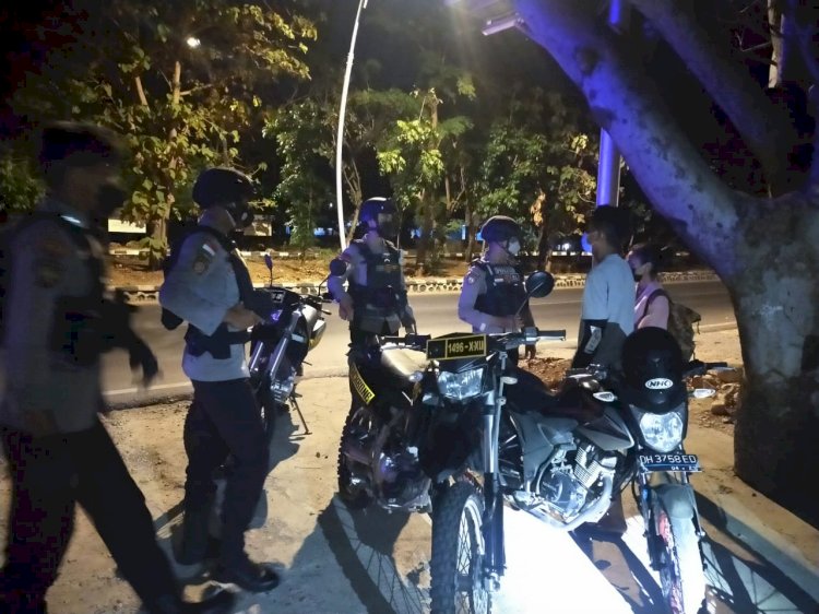Cegah Gangguan Kamtibmas dan Kerumunan di Situasi PPKM skala Mikro, Personel Ditsamapta Polda NTT Giatkan Patroli di Jam Rawan