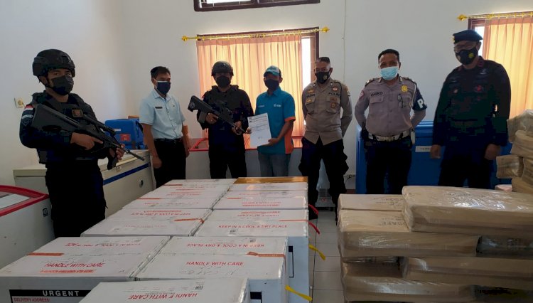 5.750 Vial Vaksin Jenis Aztra Zaneca Tiba di Kupang, Personil Polda NTT Lakukan Pagawalan VVIP