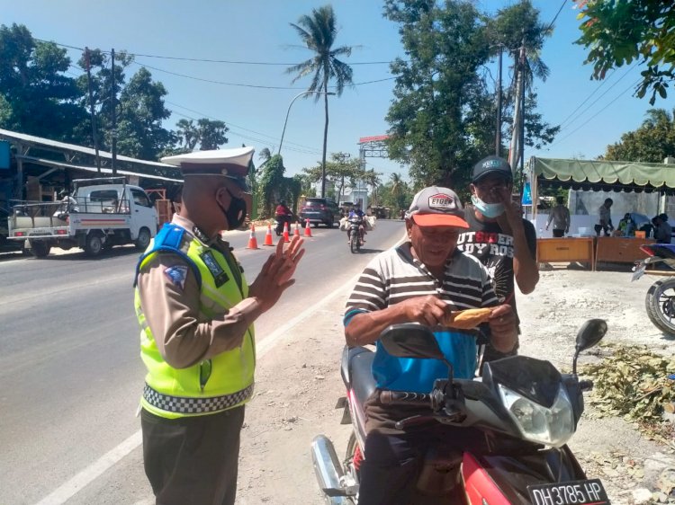 Tekan Penyebaran Covid-19 di Masa PPKM Level IV, Ditlantas Polda NTT Perketat Penyekatan Jalan di Kota Kupang