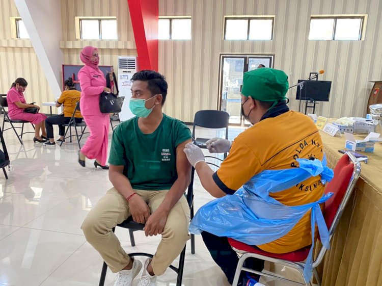Rev@co Biddokkes Polda NTT Gelar Percepatan Vaksinasi Covid-19 di Tiga Lokasi Kota Kupang
