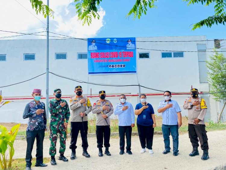 Kunjungi Tempat Isoter di RSUD Pratama Komodo, Kapolda NTT Beri Dukungan Moril Kepada Para Nakes