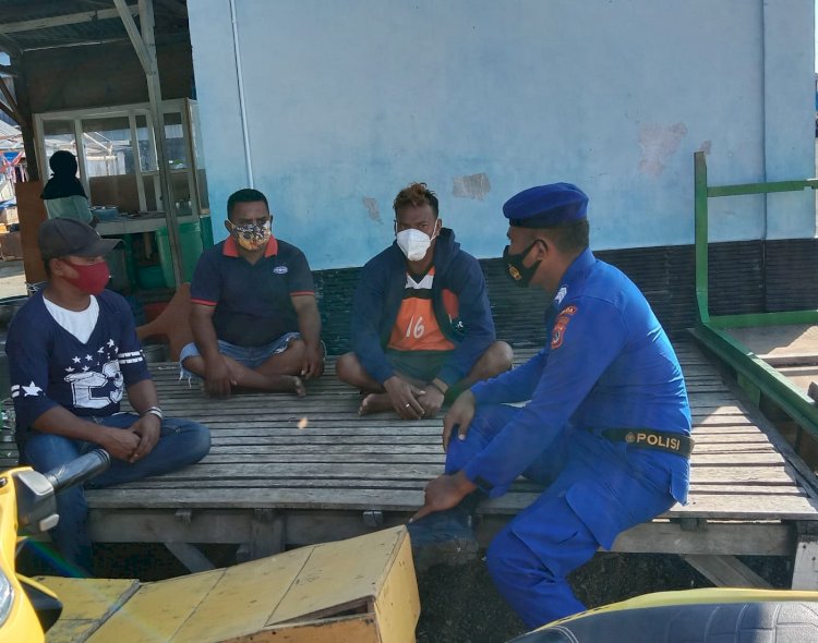 Patroli Sambang Nusa, Ditpolair Polda NTT Ajak Masyarakat Pesisir Taat Prokes