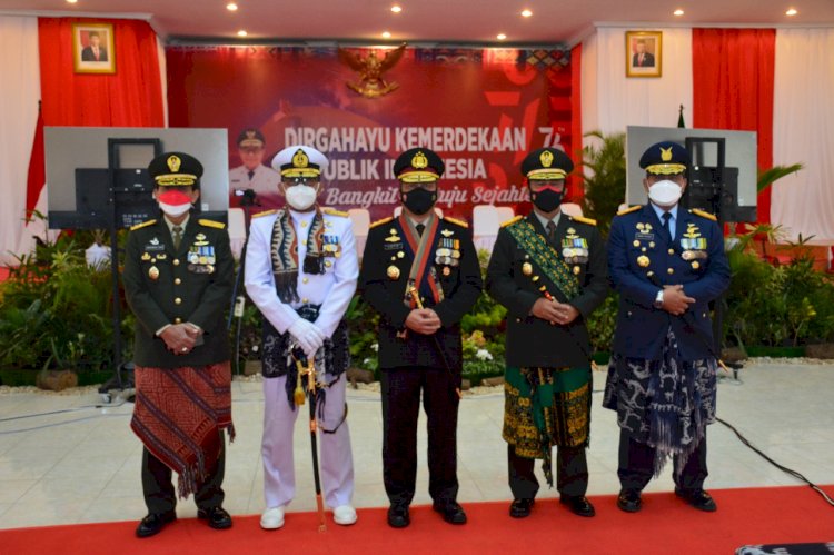 Dengan Balutan Kain Adat Khas NTT, Para Pejabat TNI Polri dan BIN NTT Hadiri Upacara Peringatan HUT Ke-76 RI Provinsi NTT