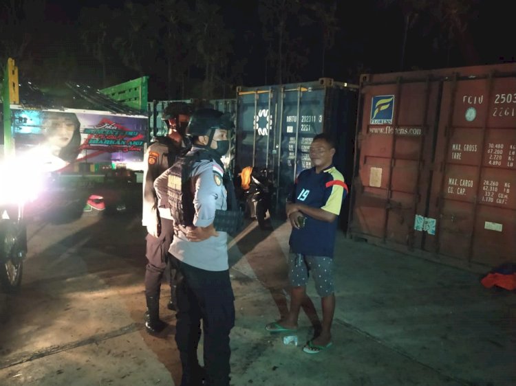 Patroli Dialogis Imbau Warga Pentingnya Prokes, Personel Ditsamapta Polda NTT Sambangi Pelabuhan Tenau Kupang
