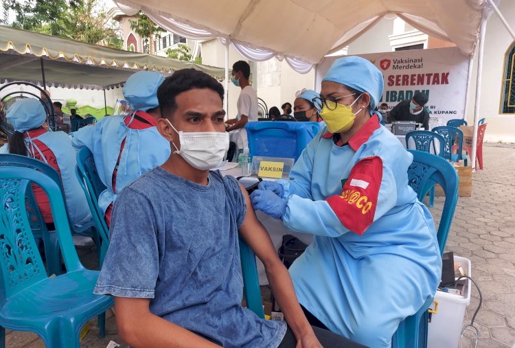 Program Vaksinasi Merdeka Polres Kupang Kota di Masjid Raya Nurussa'adah Targetkan 2000 Orang Baik Anak-anak Maupun Dewasa