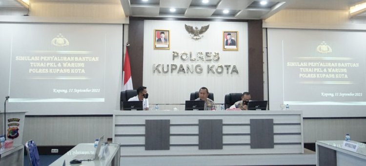 Karoops Polda NTT Mengikuti kegiatan Simulasi Penyerahan Dana Bantuan PKL dan Warung ( BTPKLW) Polres Kupang Kota