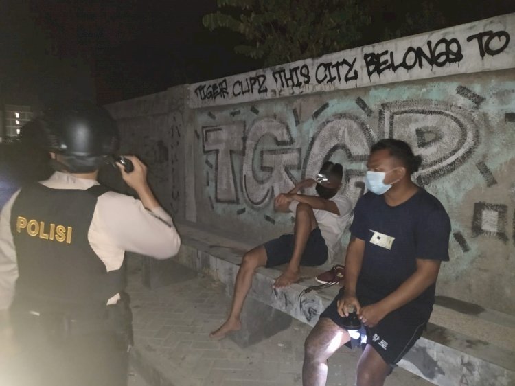 Patroli Malam Minggu di Kota Kupang, Ditsamapta Polda NTT Amankan Sekelompok Pemuda yang Hendak Tawuran