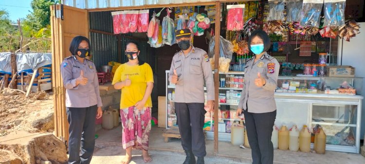 Patroli Door To Door Sistem, Personel Ditbinmas Polda NTT Terus Bergerak Beri Sosialisasi Prokes dan Bagi Masker Gratis Kepada Masyarakat