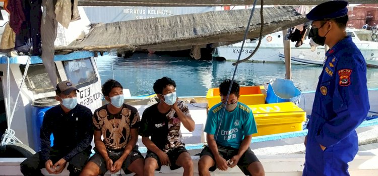 Patroli Sambang Pesisir, Personil Ditpolairud Polda NTT Imbau Nelayan TPI Tenau Untuk Jaga Kelestarian Ekosistem Laut
