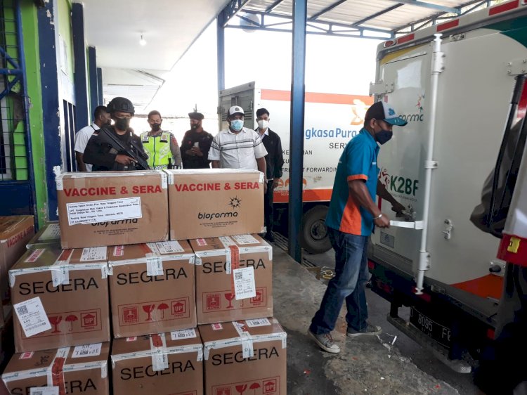 Lagi, Puluhan Ribu Vial Vaksin Coronavac Tiba di Kupang dikawal VVIP Oleh Personil Polda NTT