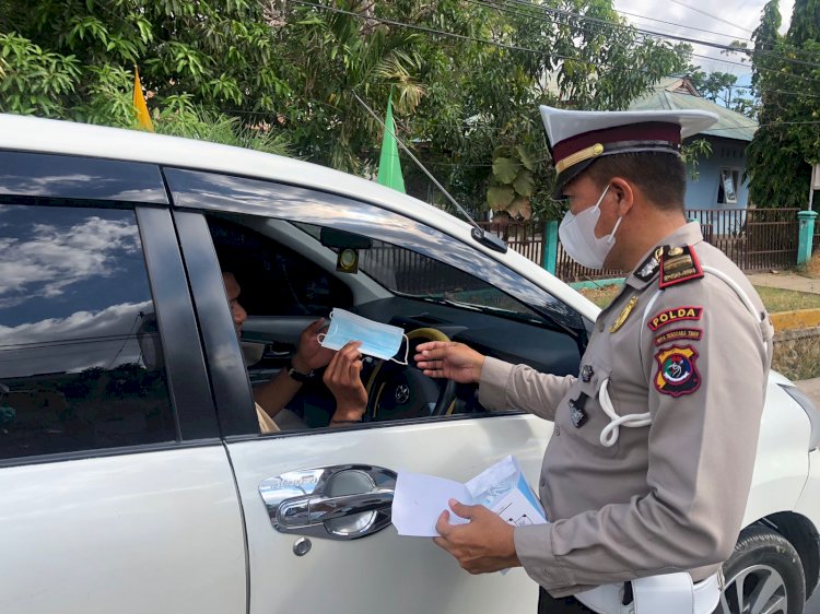 Operasi Patuh Ranakah 2021 di Dua Lokasi Kota Kupang, Ditlantas Polda NTT Bagikan Masker Gratis