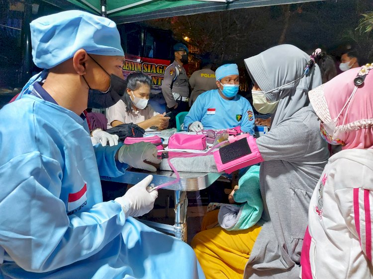 Upaya Percepatan Vaksinasi, Polda NTT Beri Pelayanan Vaksinasi Kepada Masyarakat di Malam Hari