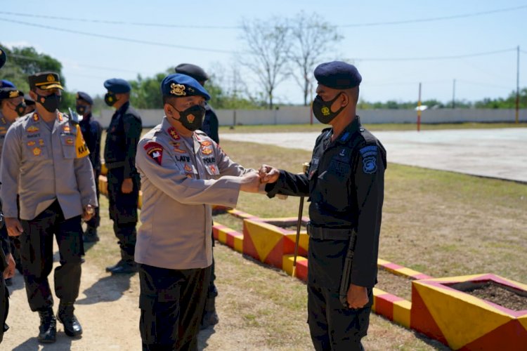 Kunjungi Mako Brimob Kompi 4 Batalyon C Pelopor SBD, Kapolda NTT :  Tetap Semangat Dalam Melaksanakan Tugas