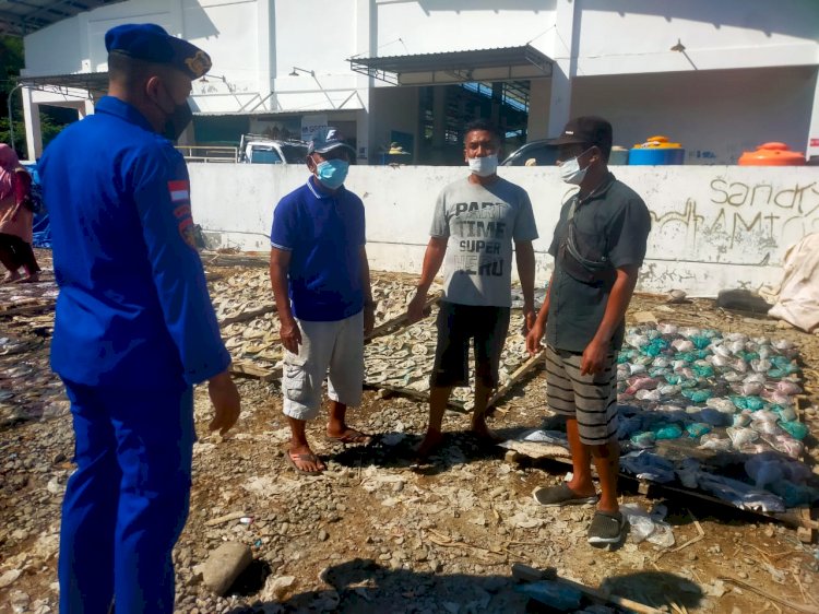 Cegah Terjadinya Pelanggaran Prokes dan Kamtibmas, Personil Ditpolairud Polda NTT Gelar Patroli Sambang Nusa di Labuan Bajo
