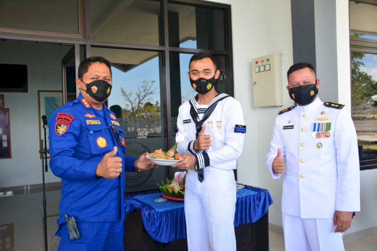 Sambangi Mako Satrol Lantamal VII Kupang, Dirpolairud Polda NTT Berikan Surpirse HUT TNI ke -76