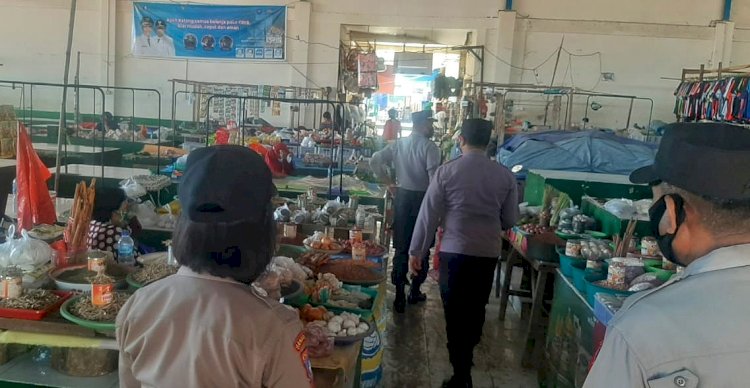 Cegah Penyebaran Covid-19 Personel Ditbinmas Rutin Patroli Sambang ke Pasar