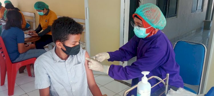 Dukung Program Pemerintah, Rumah Sakit Bhayangkara Titus Uly Kupang Gelar Vaksinasi