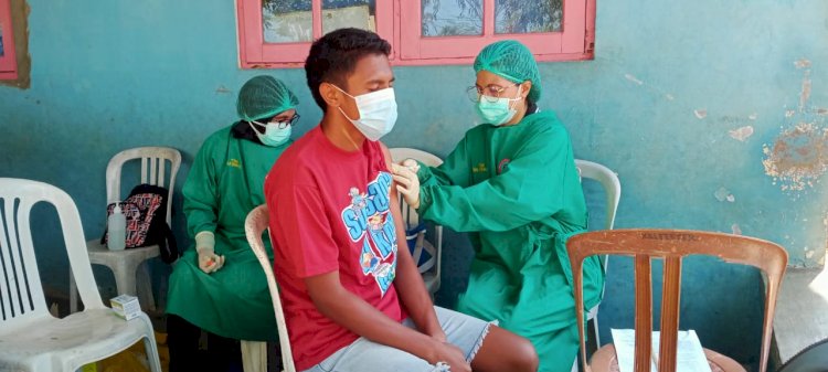 Gelar Vaksin Tahap II di GMIT Noelbaki, RSB Titus Uly Kupang Kerahkan 13 Orang Tenaga Vaksinator
