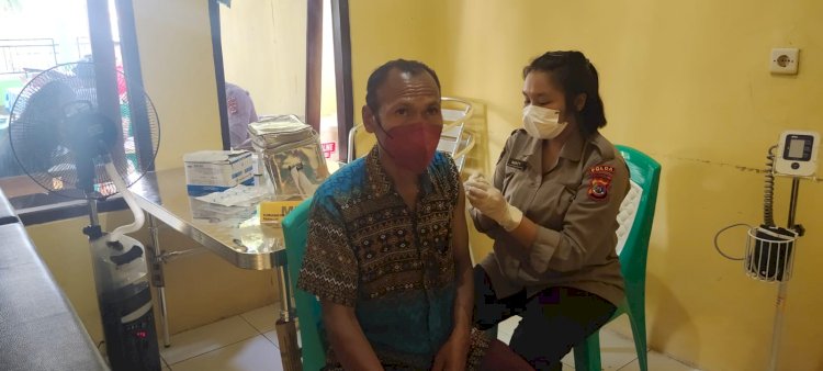 Putus Rantai Penyebaran Covid 19, Biddokkes Polda NTT Terus Berikan Pelayanan Vaksin Bagi Masyarakat